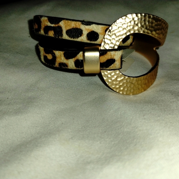 Saachi Gold Loop Animal Print Bracelet - Picture 2 of 7